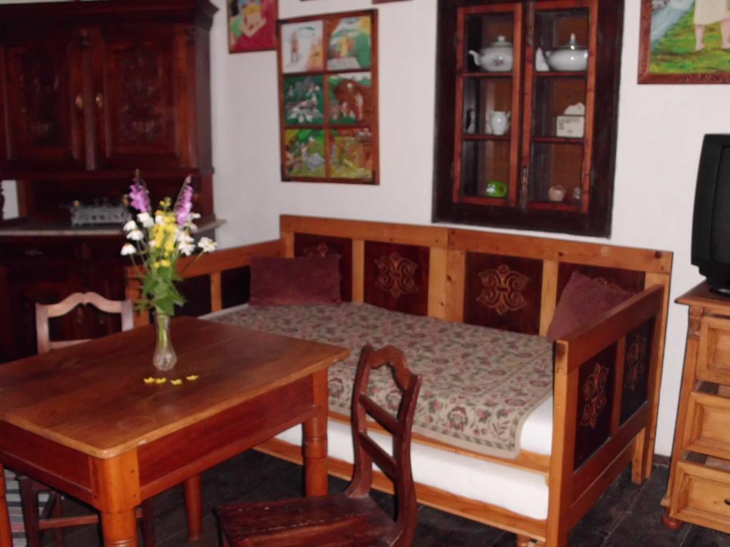Romantická drevenica Liptovská Osada Habitación foto